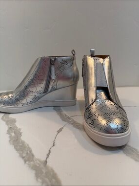 Paola Linea Silver Metallic Wedge Sneaker Booties Perforated Zip Shoes